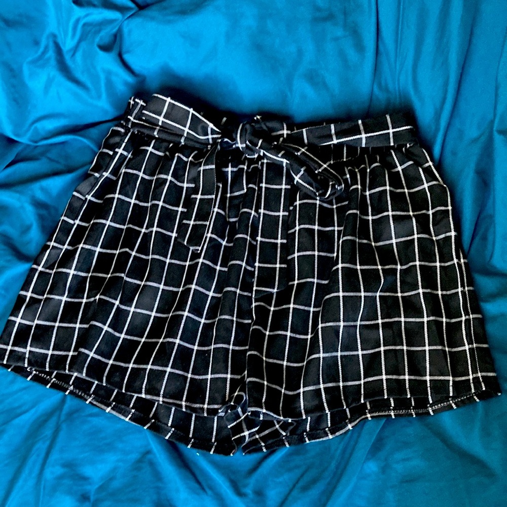 Plaid boho styles shorts with a ribbon tie from Romwe.